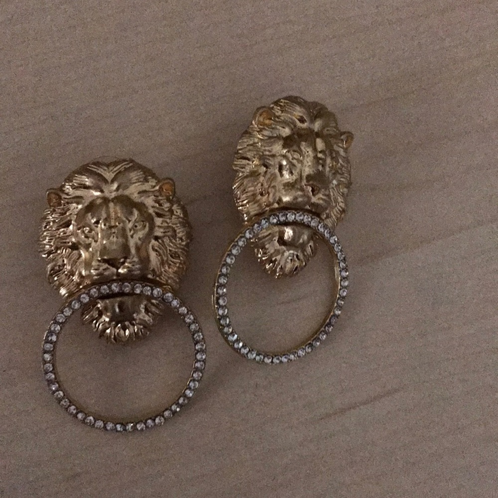 Lion doorknocker goldtone earrings in rhinestone!